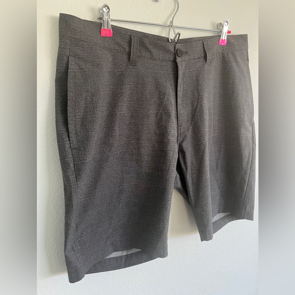 Travis Mathew Grey Grommet Performance Tech Stretch Shorts Size 36